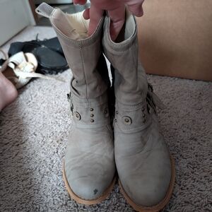 Stylish Women's Gray Boots